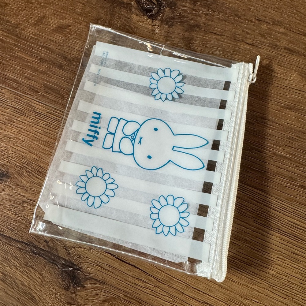 MIFFY-Imported (NWT) Fun Bundle (Pouch, Two Barrette, & Clip) - Picture 4 of 9